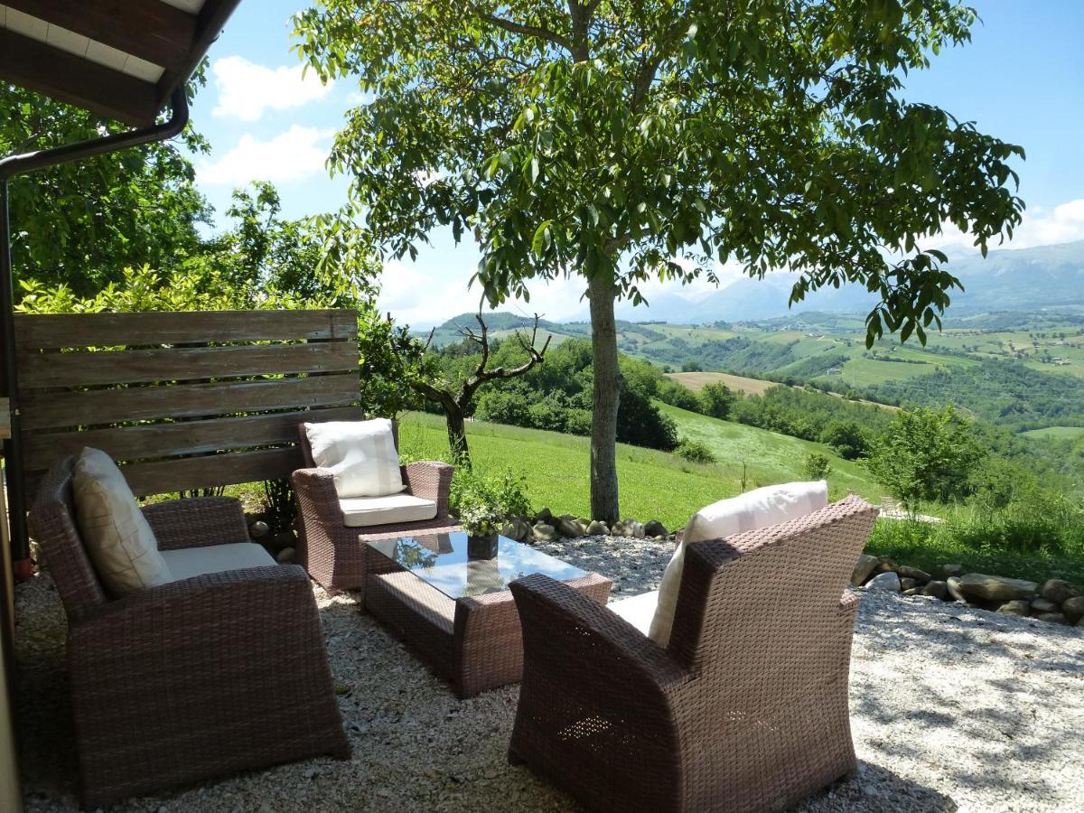 Villa Pilotti Country House Penna San Giovanni Exterior photo